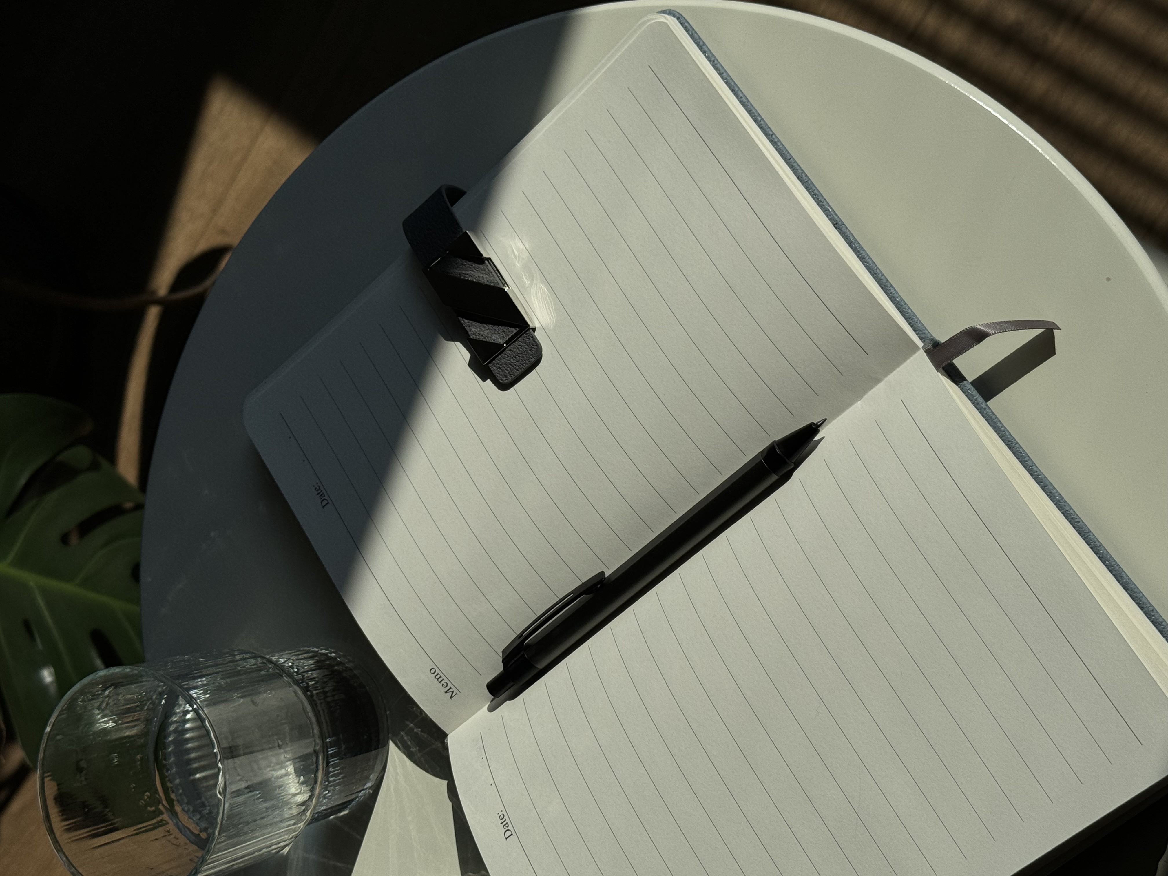 ბლოკნოტი კალმით