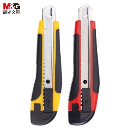 დანა საკანცელარიო დიდი 1 დამატებითი პირით კომპლექტში ბლისტერში რეზინის ხელსაკიდით ავტო-ჩამკეტით ASS91315 M&G